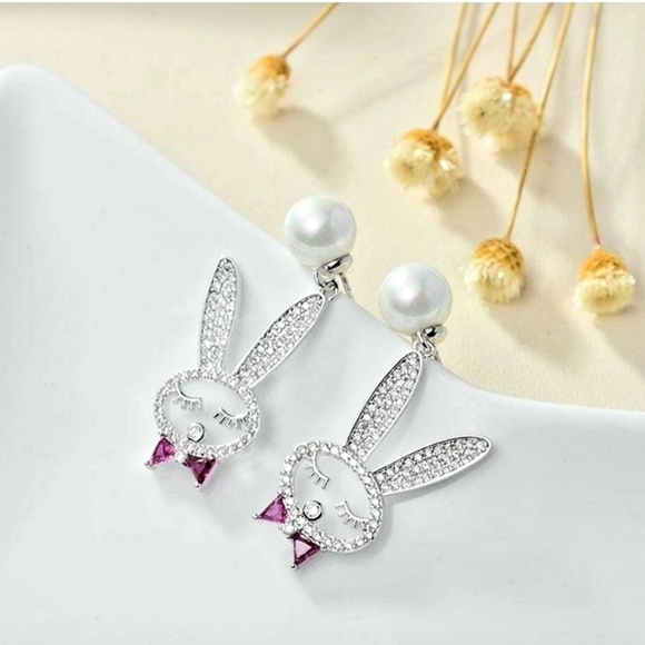 Silver plated pink white crystal pearl Bunny bow tie earrings with silver post - Picture 5 of 8